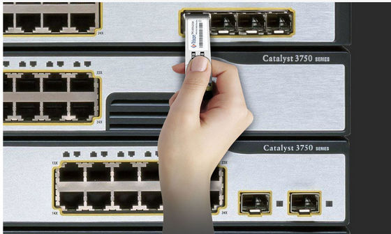 Dijital Tespit Yetenekleri QSFP Alıcı Modülü 1310nm Quadra 25.78125Gbps Verim Hızı'na Kadar Kiçik Form-Faktörlü Bağlanabilir Alıcı